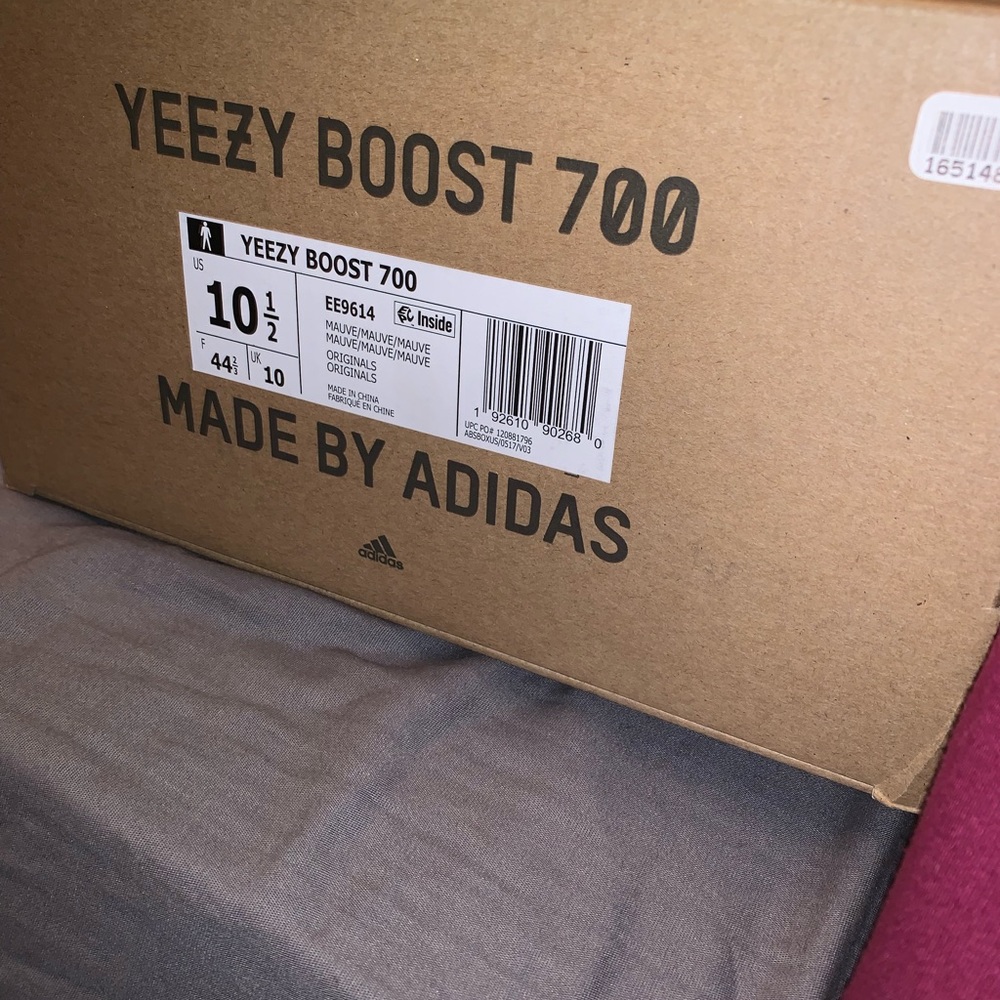 Yeezy boost 700 men’s 10.5